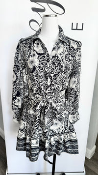 Black and White Print Umgee Short Dress Mannequin
