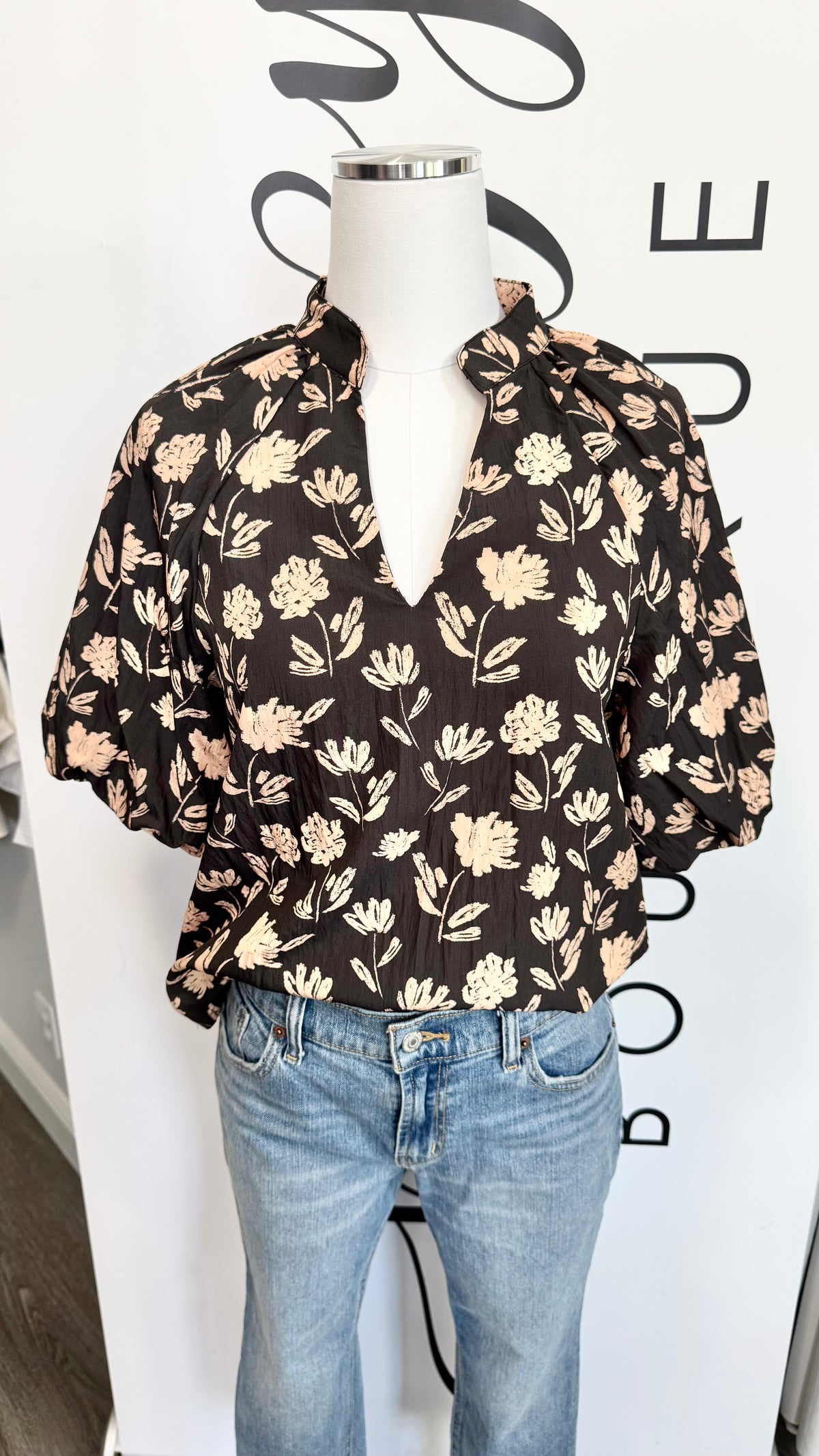 Chandler Top THML Black Tan Floral Mannquin