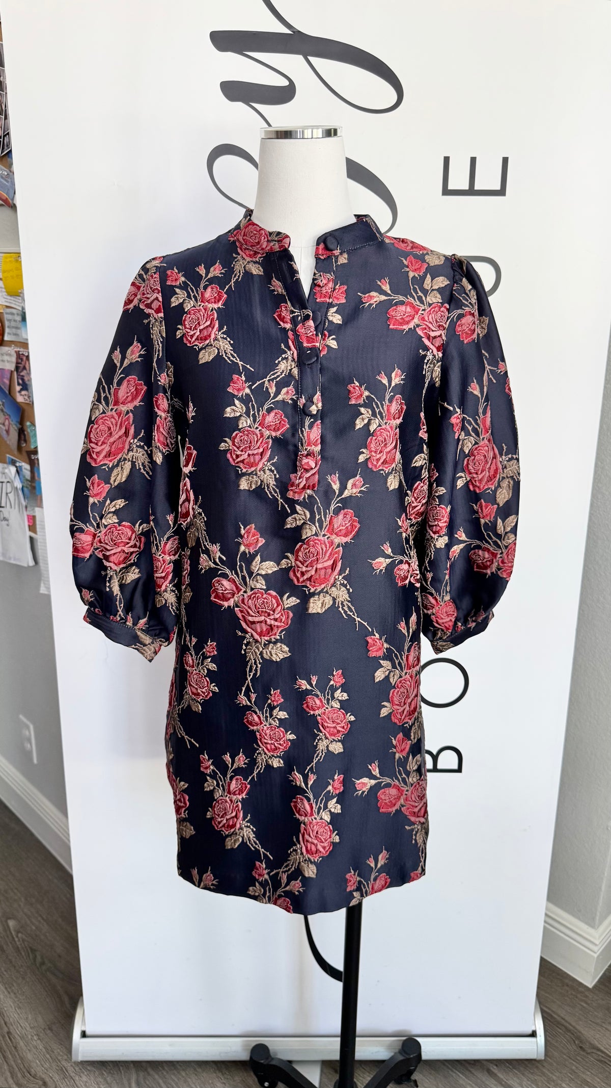 Dana Navy and Red Floral Jacquard Dress Entro Mannequin