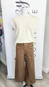 Entro Brown Wide Leg Pant with Horse Bit Accent Stockyard Mannequin Photo with Ecru Blanco Top