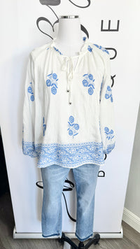 Natalie Embroidered Top Entro 3/4 Sleeve Mannequin