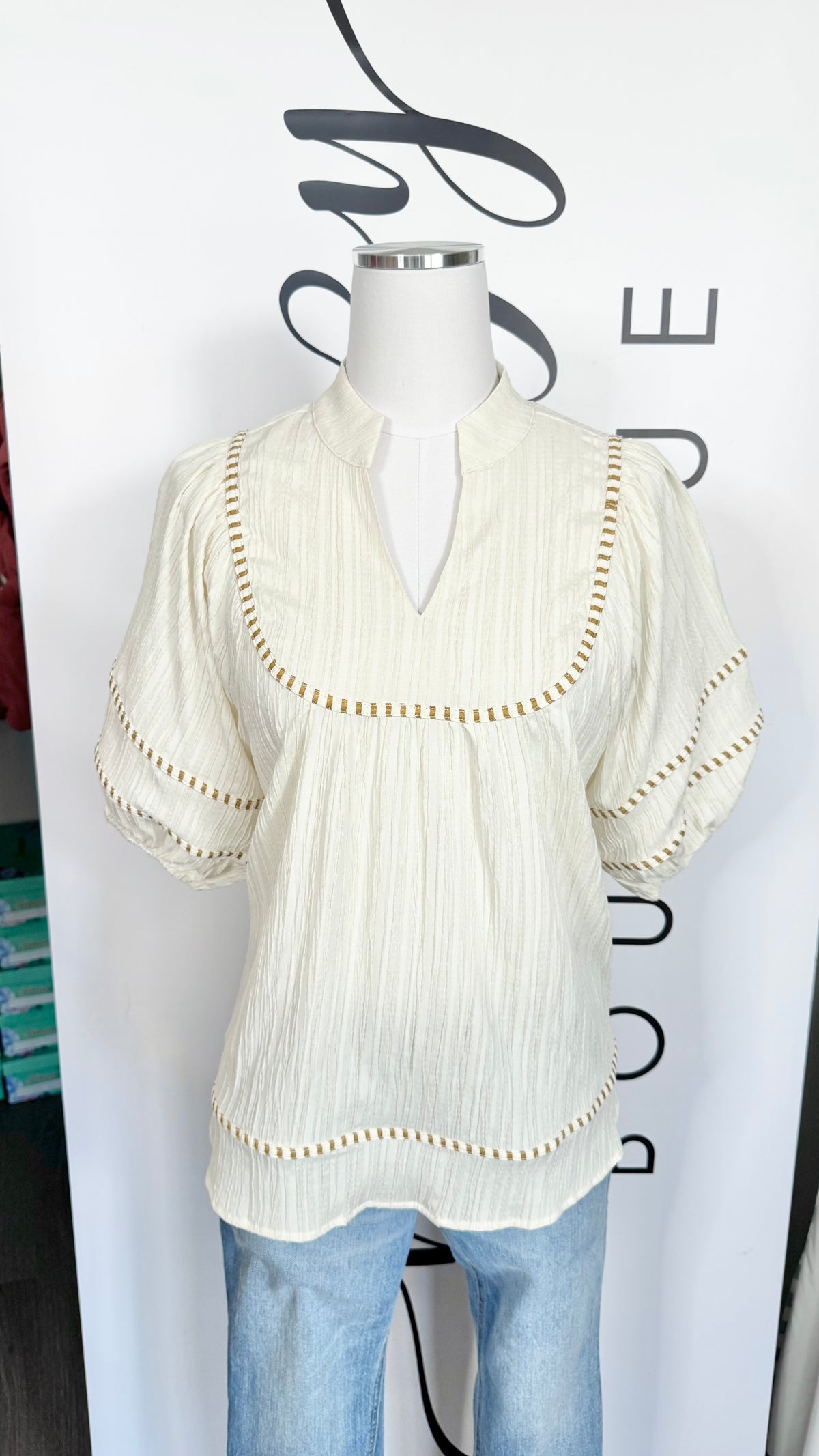 Sweetheart Ecru Umgee Vneck Top Mannequin