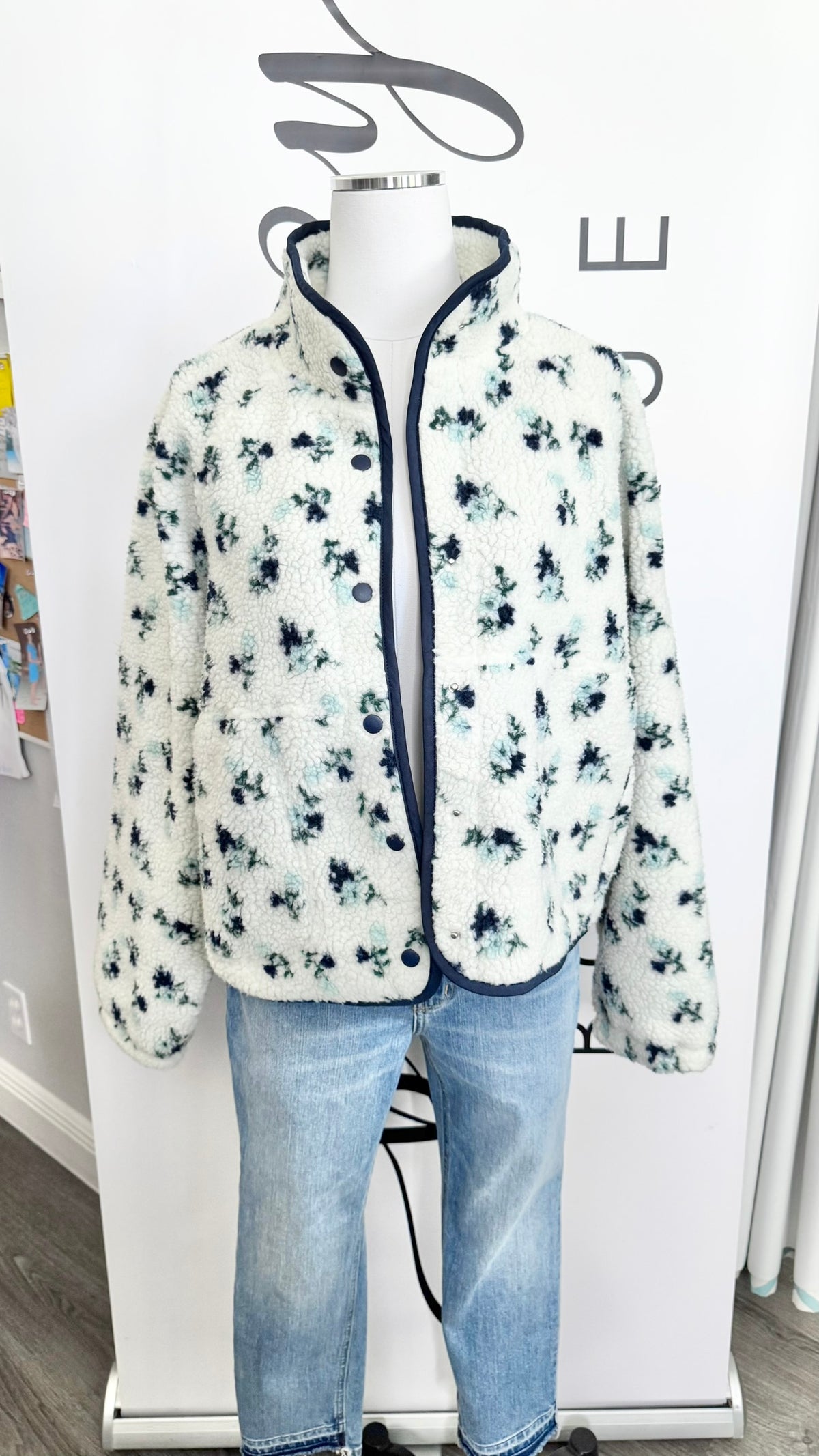 Vail Fleece Jacket Navy and Light Blue Mannequin