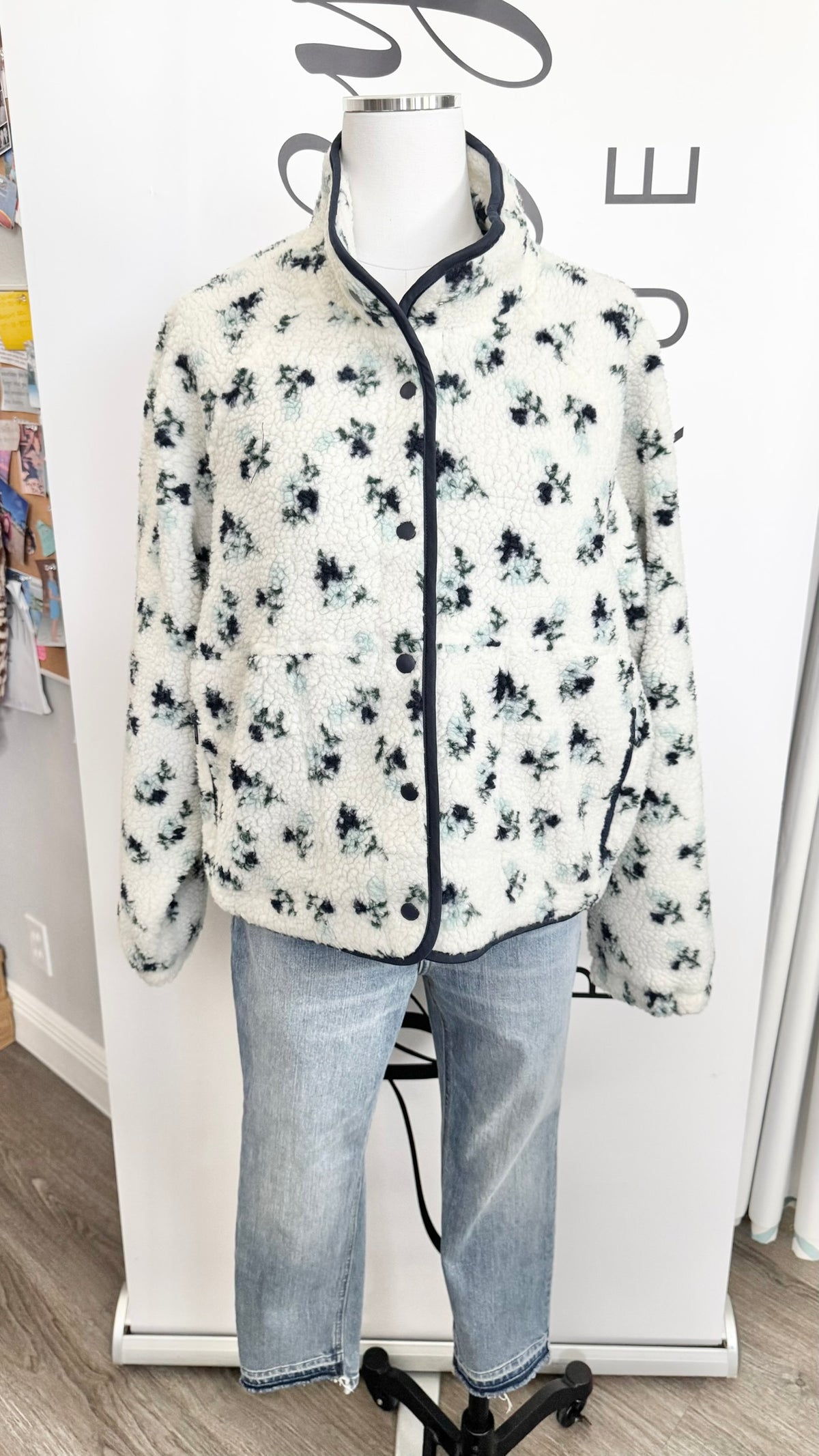 Vail Fleece Jacket Navy and Light Blue Mannequin 2