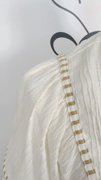 Sweetheart Ecru Umgee Vneck Top Mannequin Video