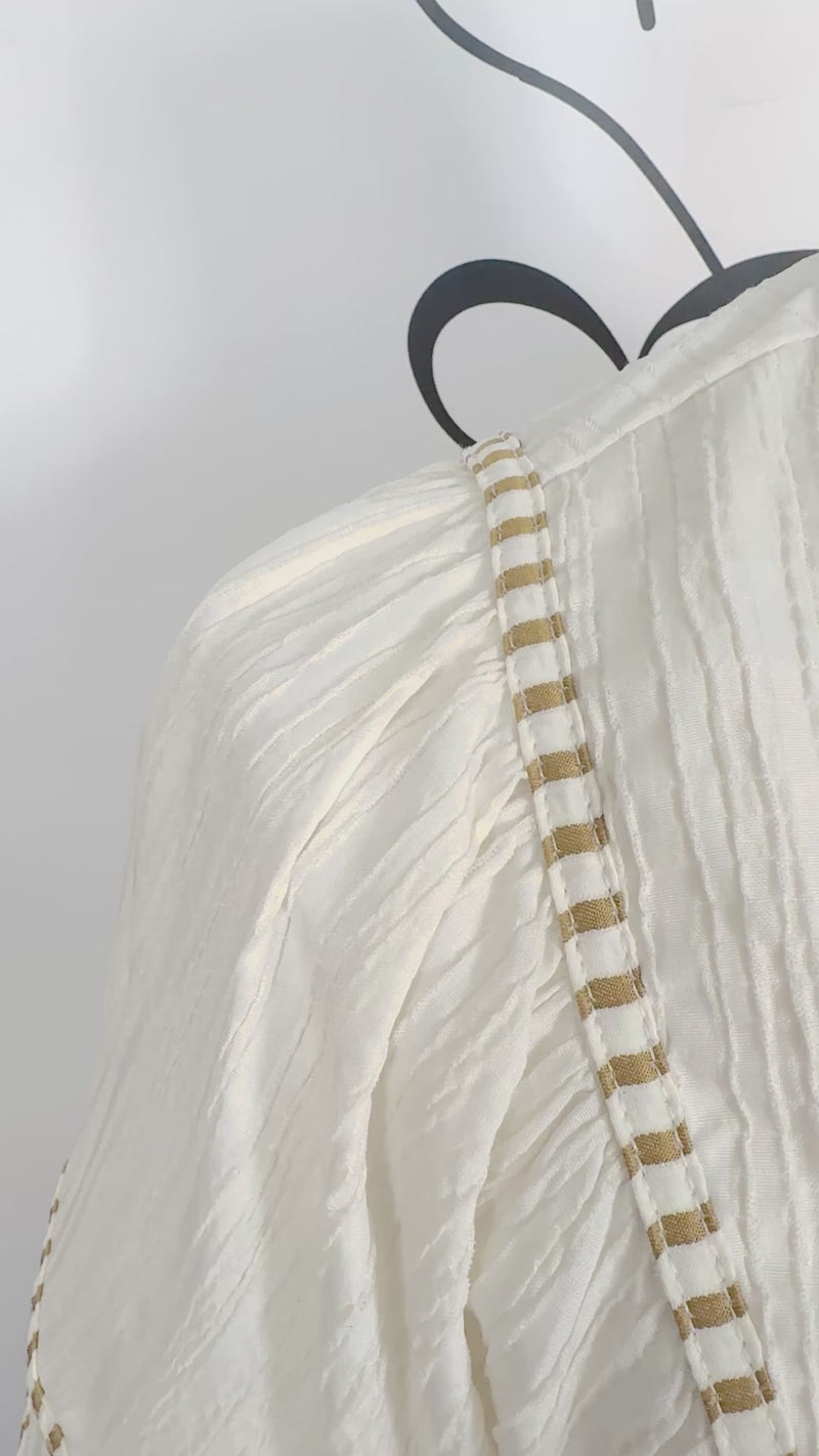 Sweetheart Ecru Umgee Vneck Top Mannequin Video