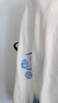 Natalie Embroidered Top Entro 3/4 Sleeve Mannequin Video