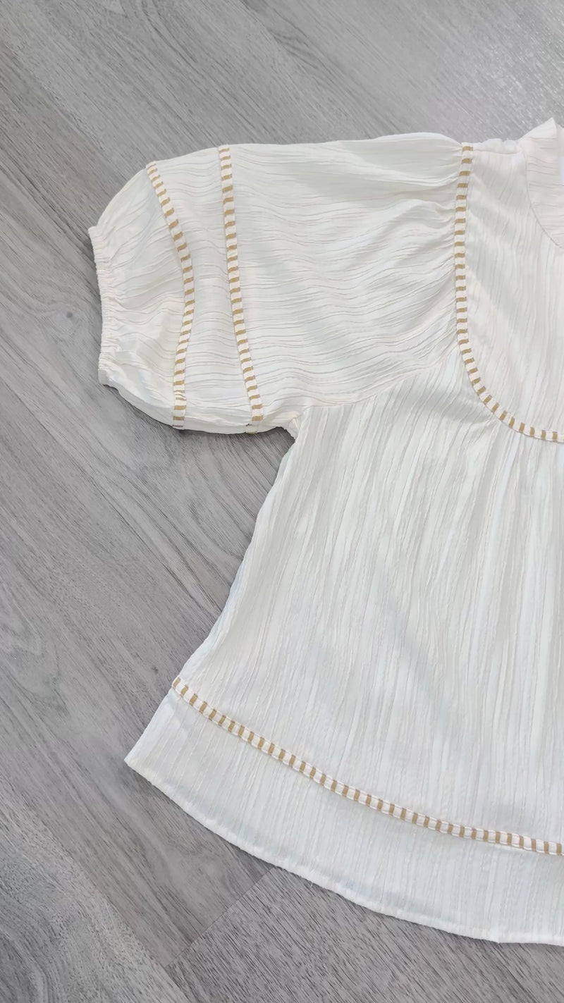 Sweetheart Ecru Umgee Vneck Top Detail Video